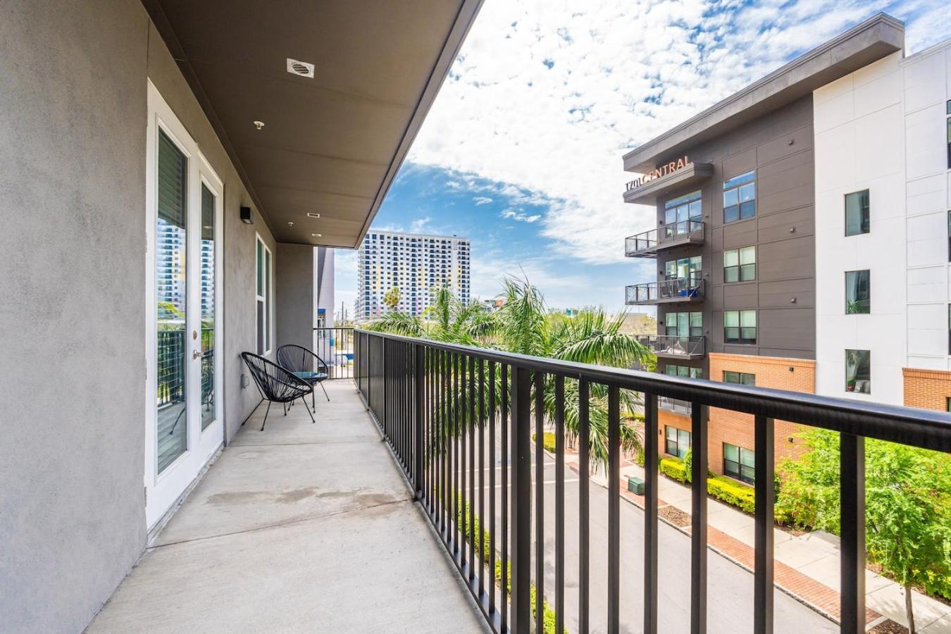 Ferienwohnung Tropicana Field 2 Bed In Dwtwn With Free Parking Sankt Petersburg Exterior foto