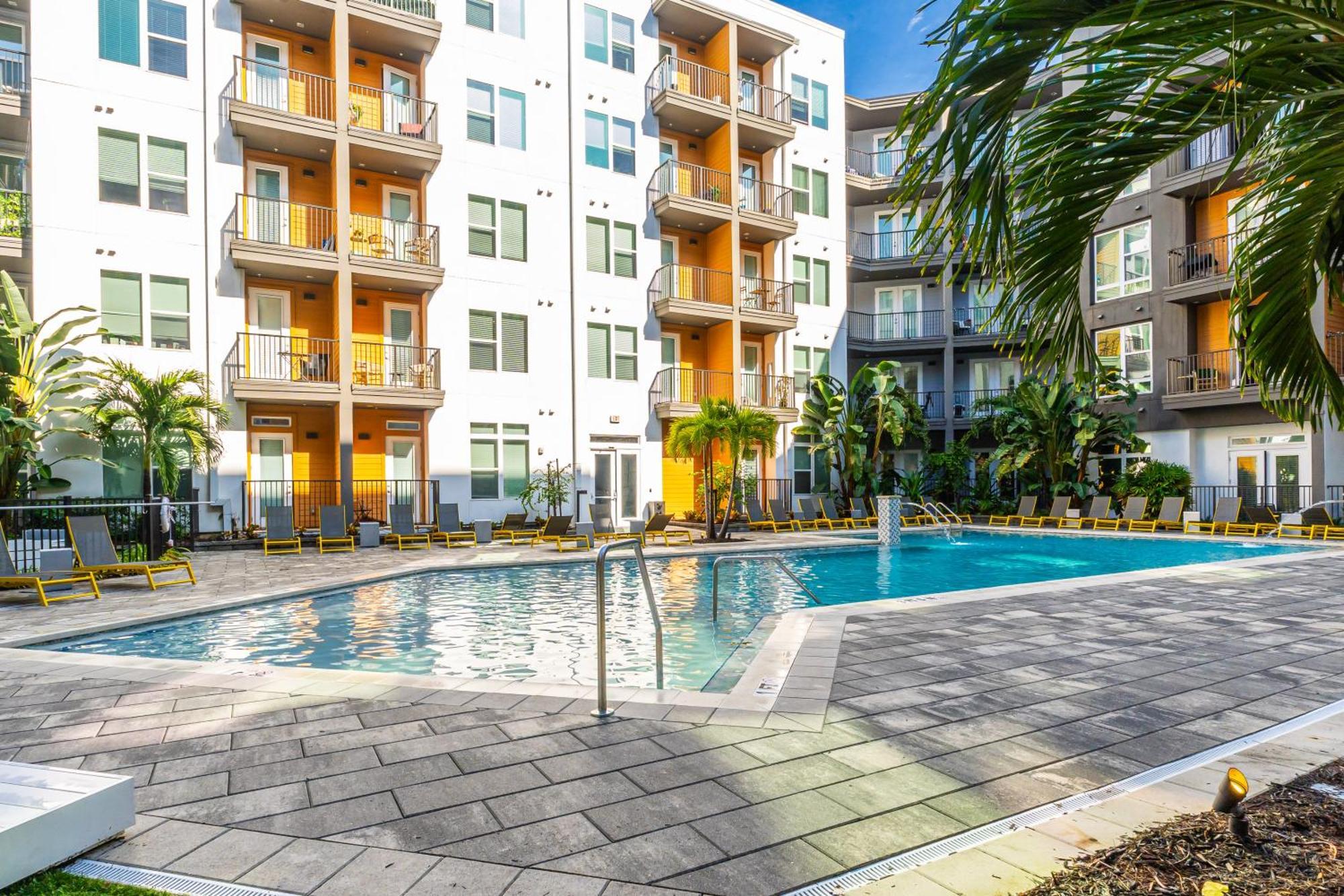 Ferienwohnung Tropicana Field 2 Bed In Dwtwn With Free Parking Sankt Petersburg Exterior foto